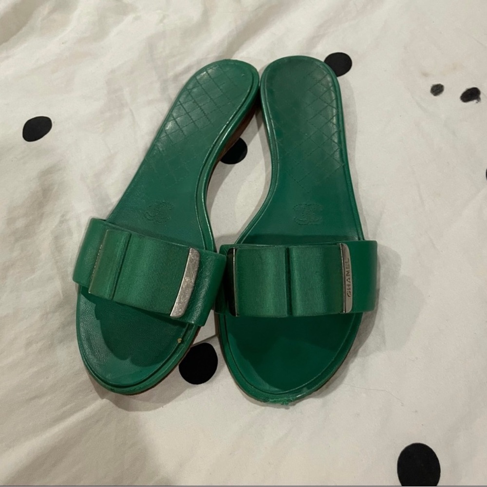 CHANEL EMERALD SANDALS - Picture 6 of 10